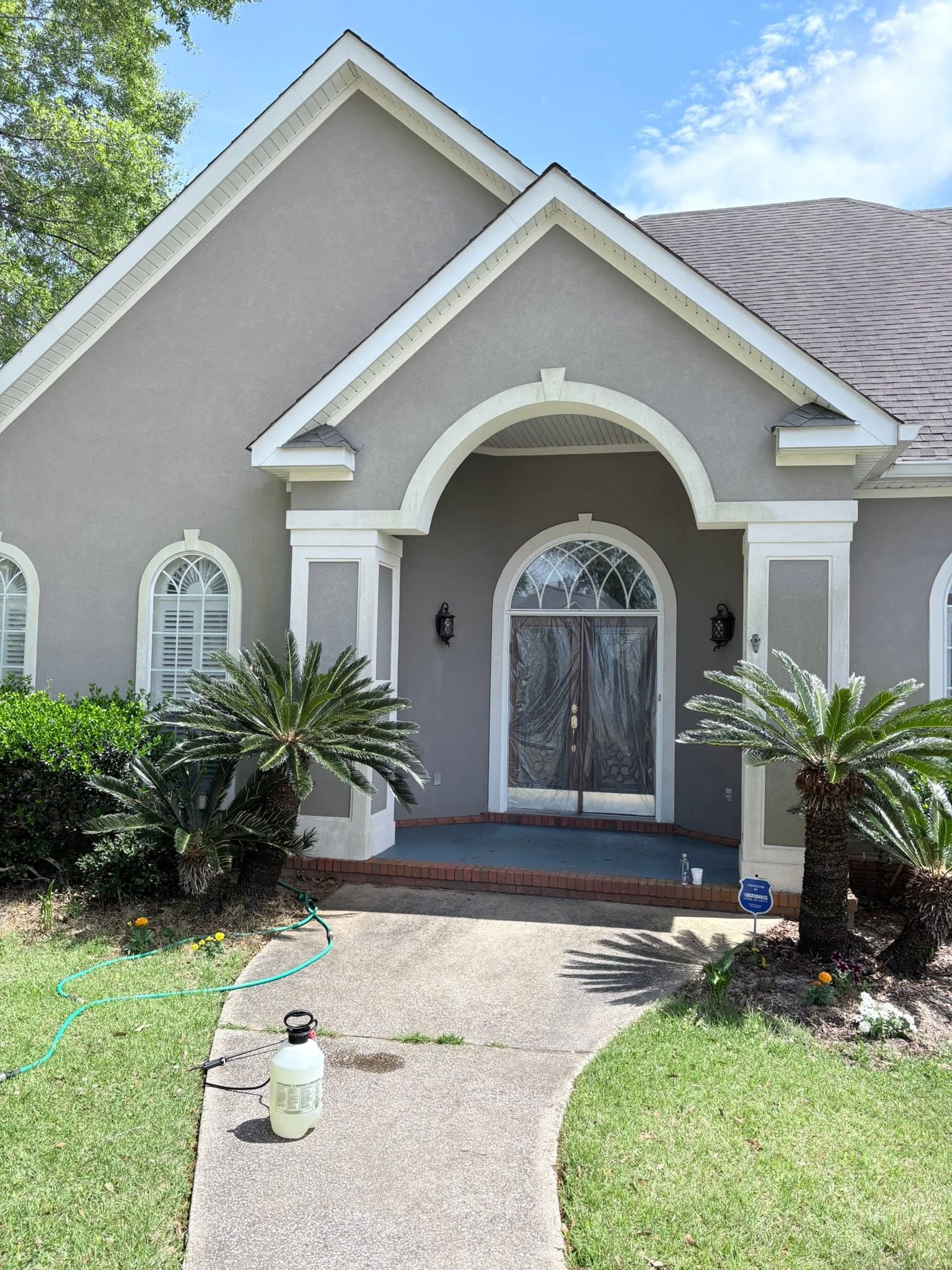 Cleaned front exterior of a Mobile area home